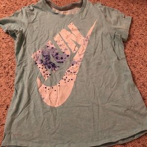 Women’s Nike t-shirt